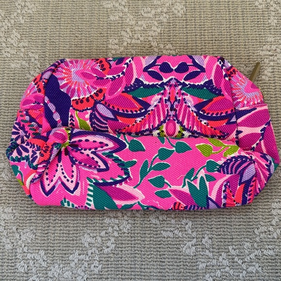 NIB GWP Lilly Pulitzer Cosmetic Pouch / She’s Too Fly Engineered - Picture 2 of 5